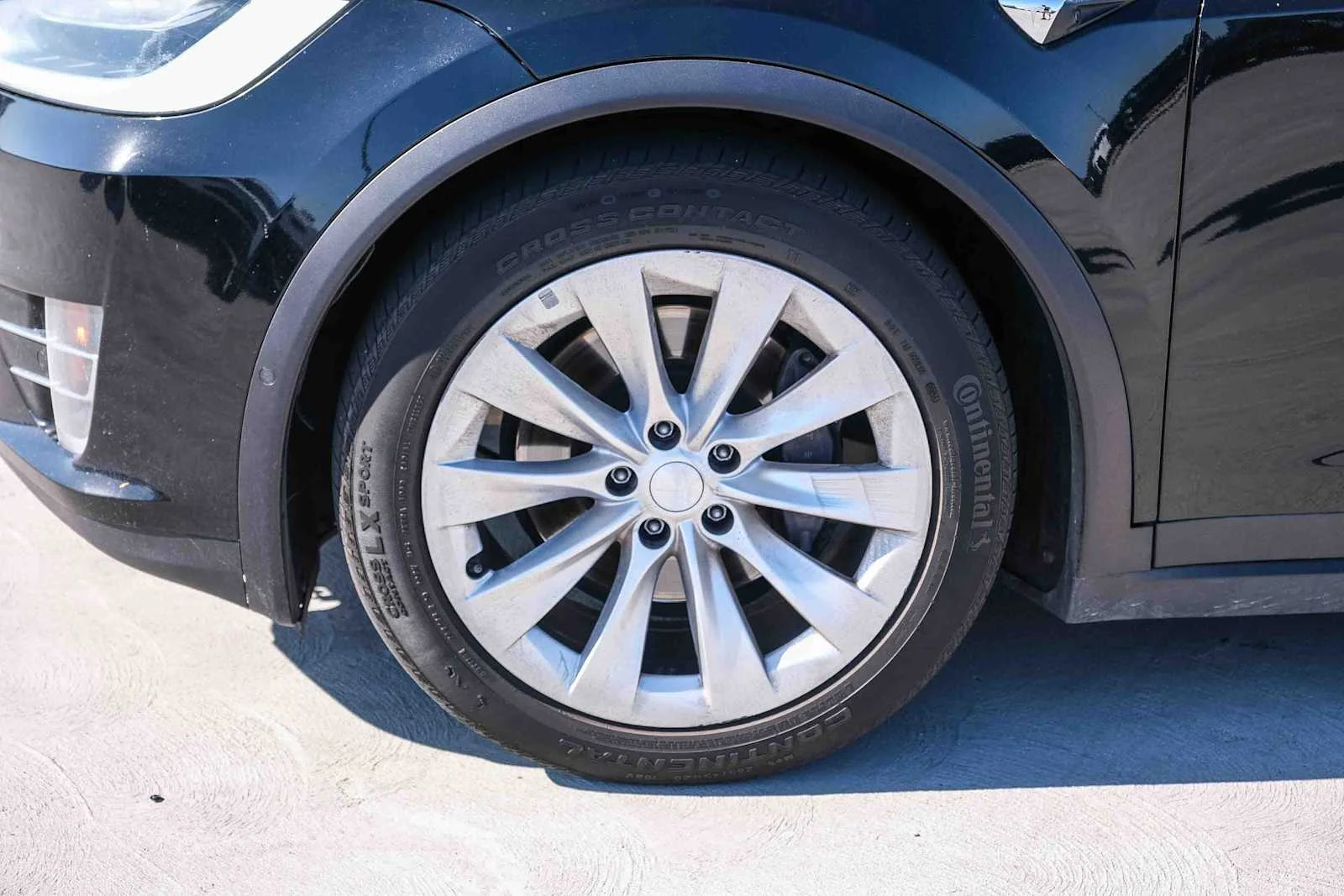 Used 2018  Tesla  image 10