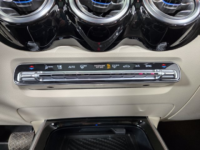 Used 2026 White Mercedes-Benz GLB 250 image 30