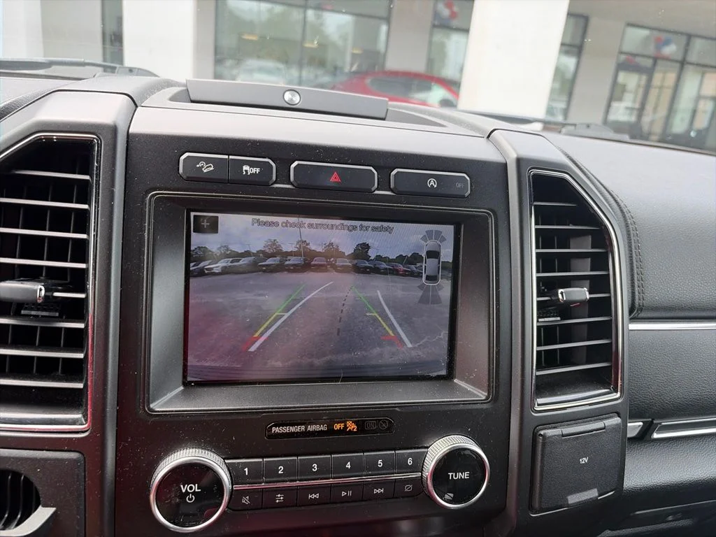 Used 2019  Ford Limited image 25