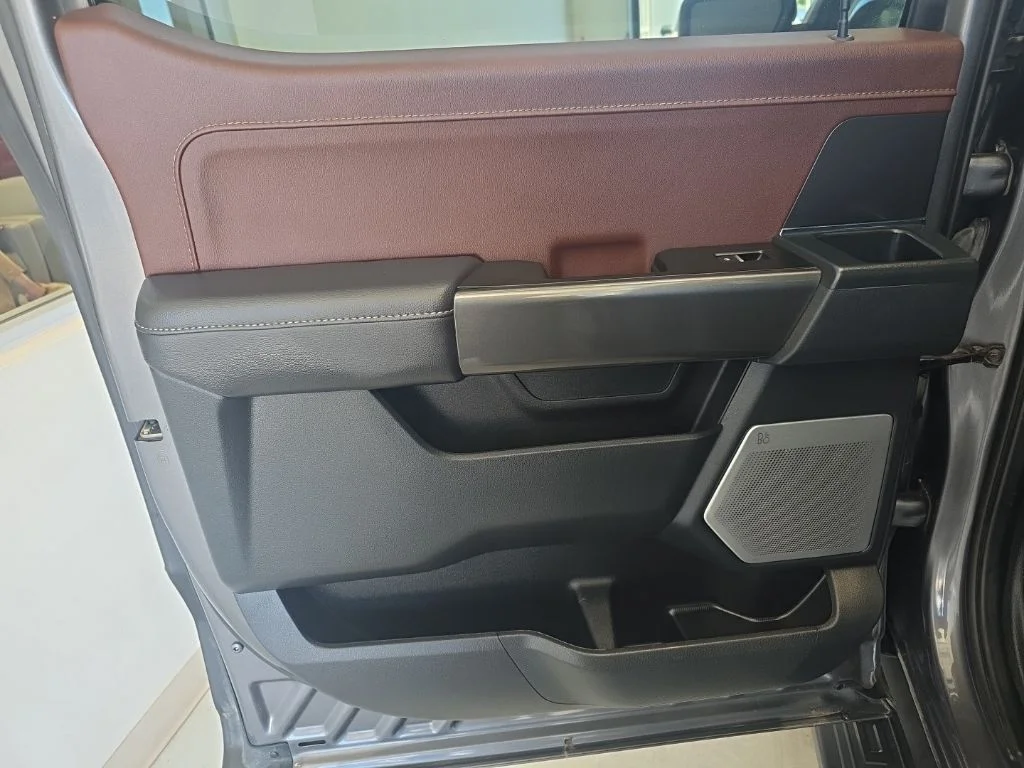 Used 2022 Gray Metallic Ford Lariat image 18