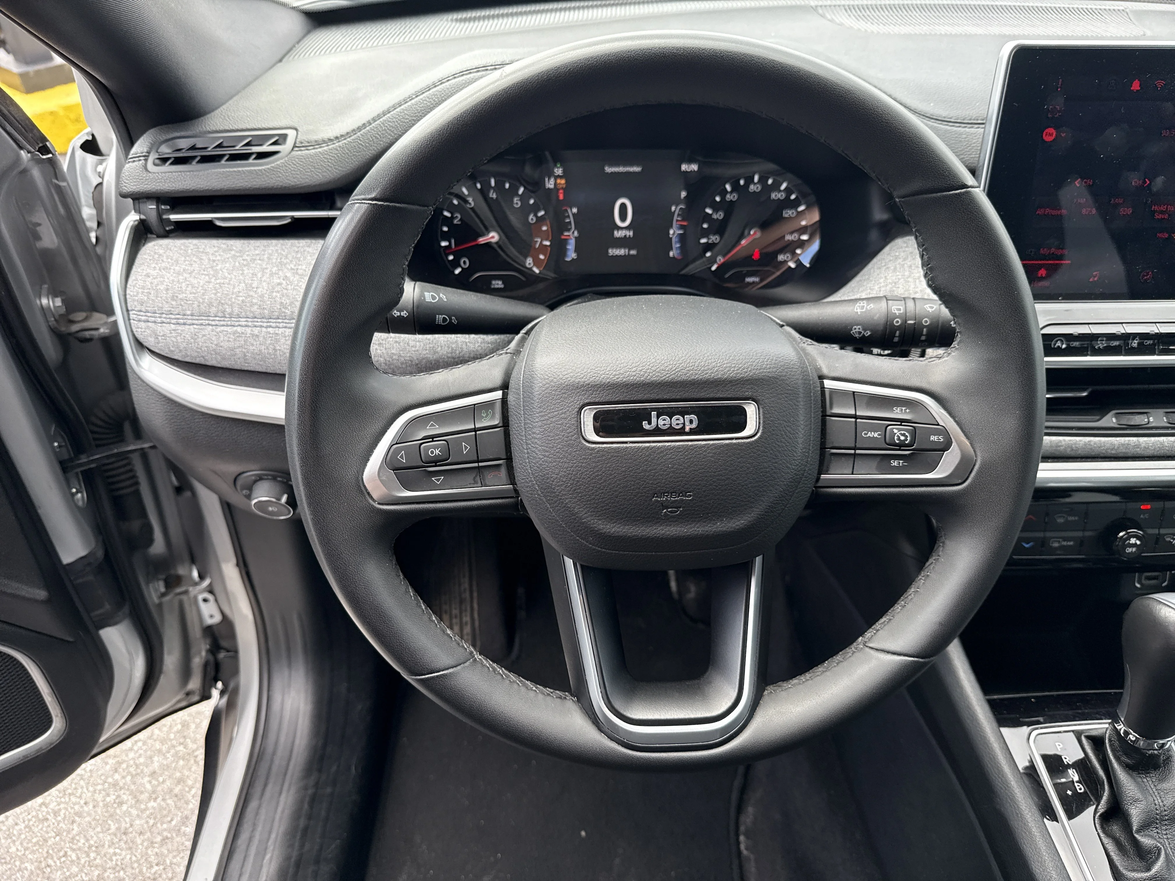 Used 2024 Silver Zynith Metallic Clearcoat Jeep Latitude image 17