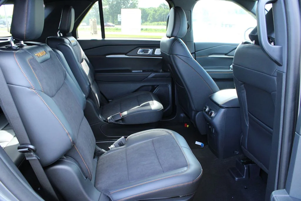 New 2026 Carbonized Gray Metallic Ford Tremor® image 17