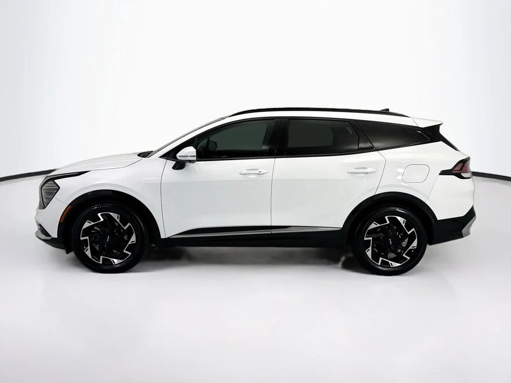 Used 2023 White Kia SX-Prestige image 8
