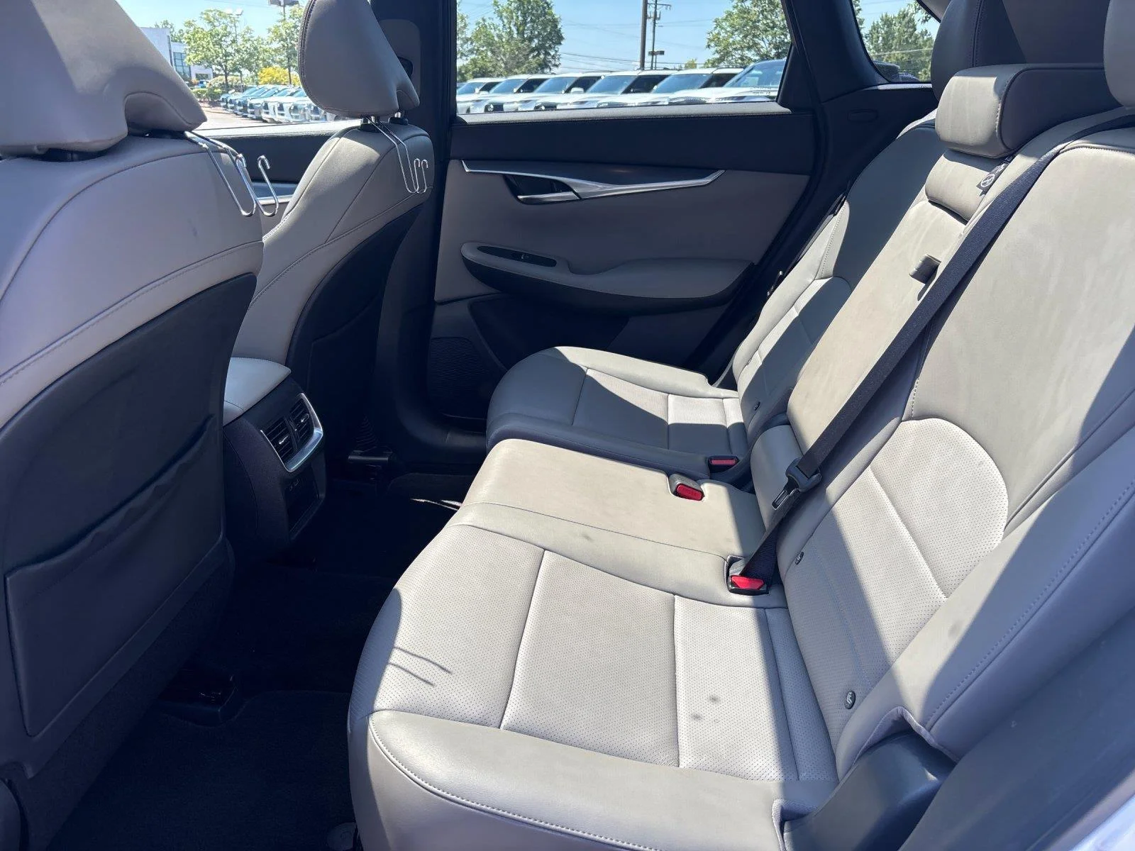 Certified Used 2025 Radiant White INFINITI LUXE image 32
