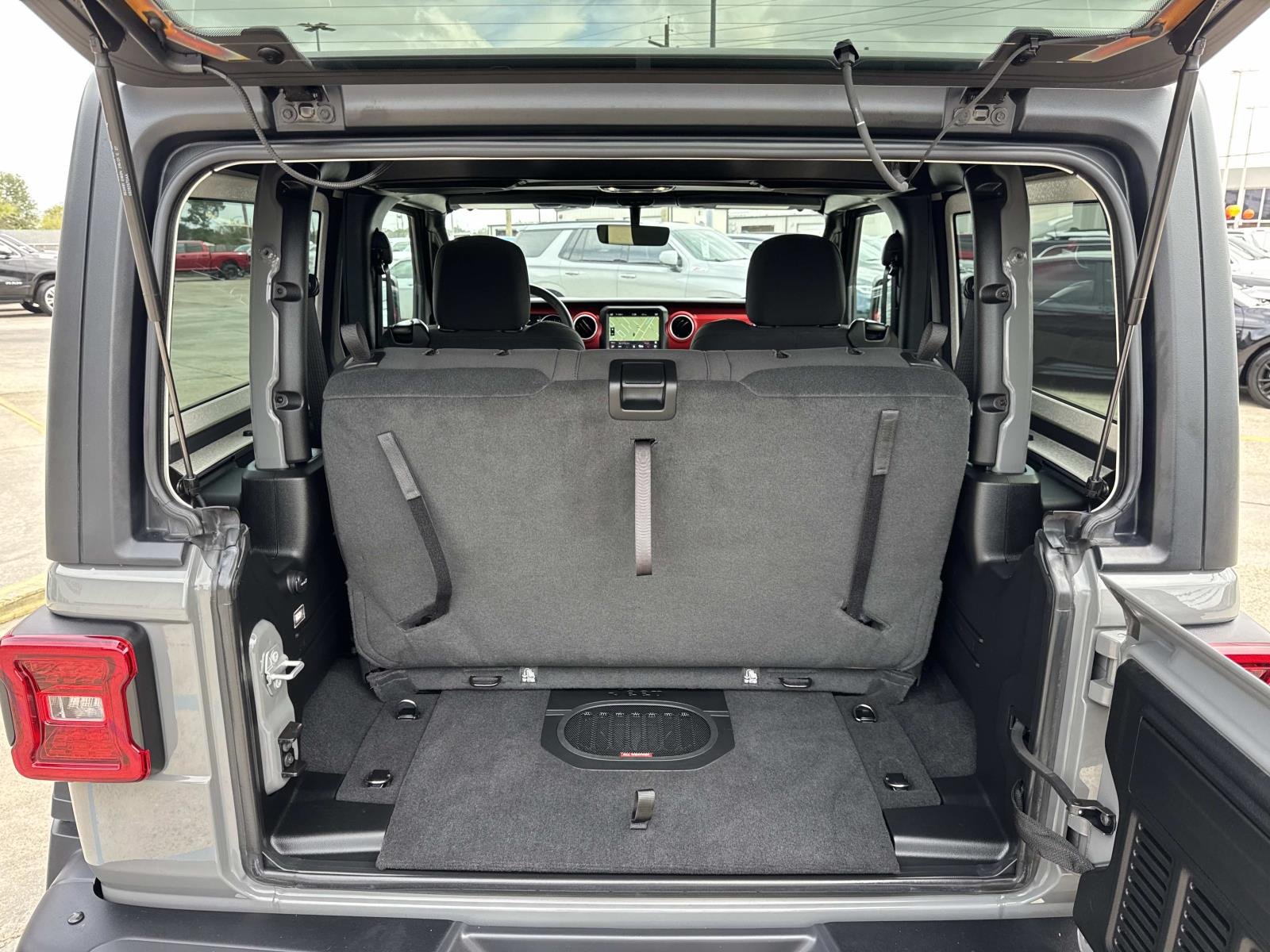 Used 2021 Granite Crystal Metallic Clearcoat Jeep Rubicon image 8