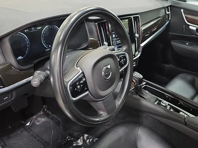 Used 2018 Gray Volvo T5 Momentum image 14