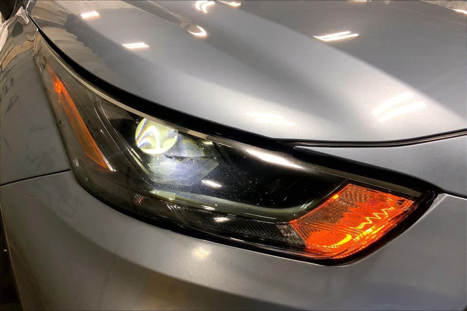 Used 2022 Moon Dust Toyota XLE image 28