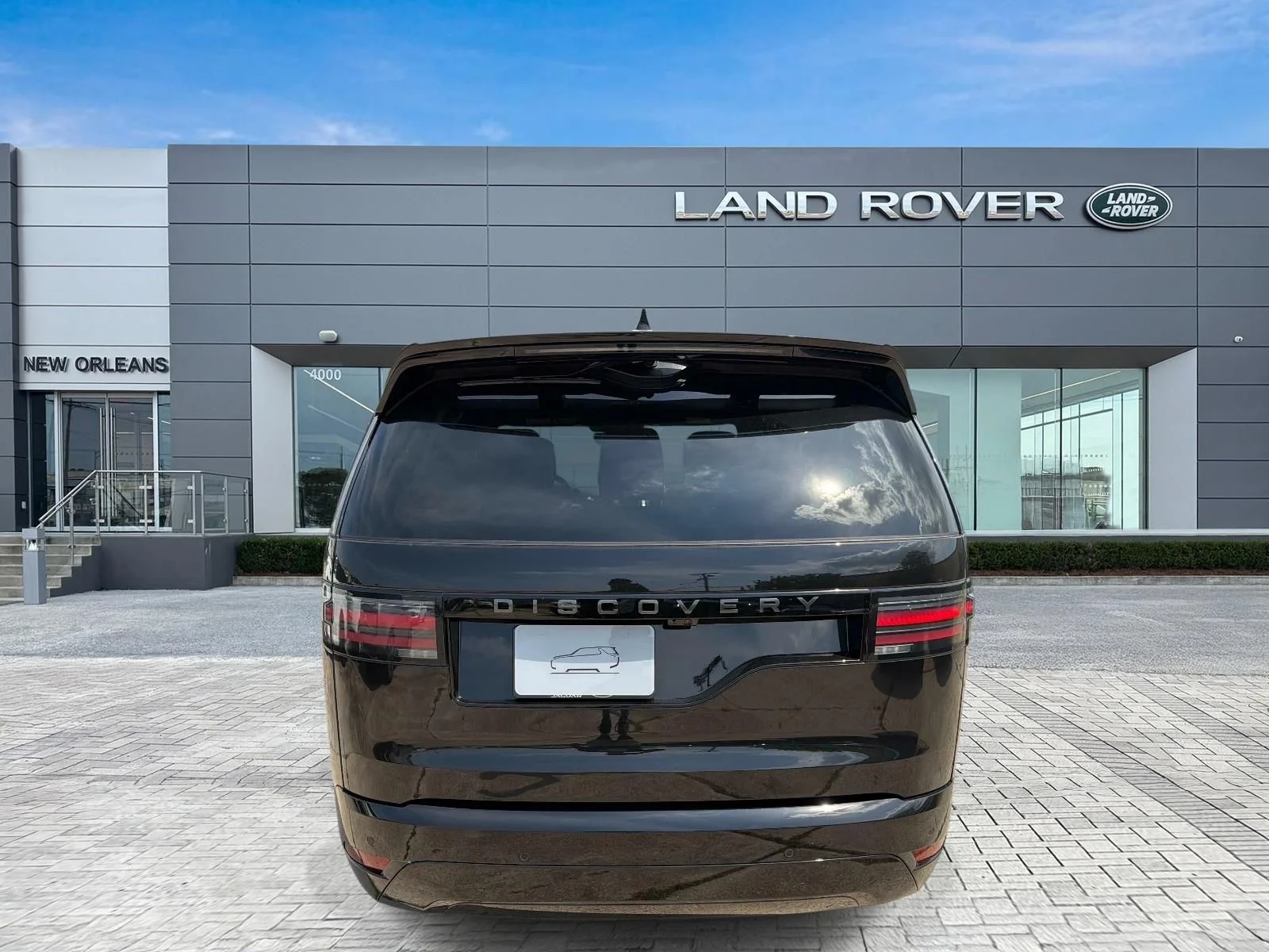 New 2026 Santorini Black Land Rover Dynamic SE image 6
