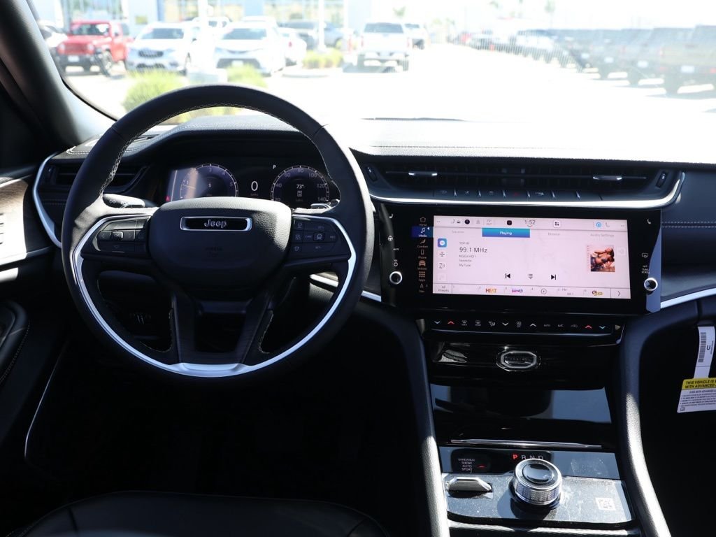 New 2026 Bright White Clear-Coat Exterior Paint Jeep Limited image 21