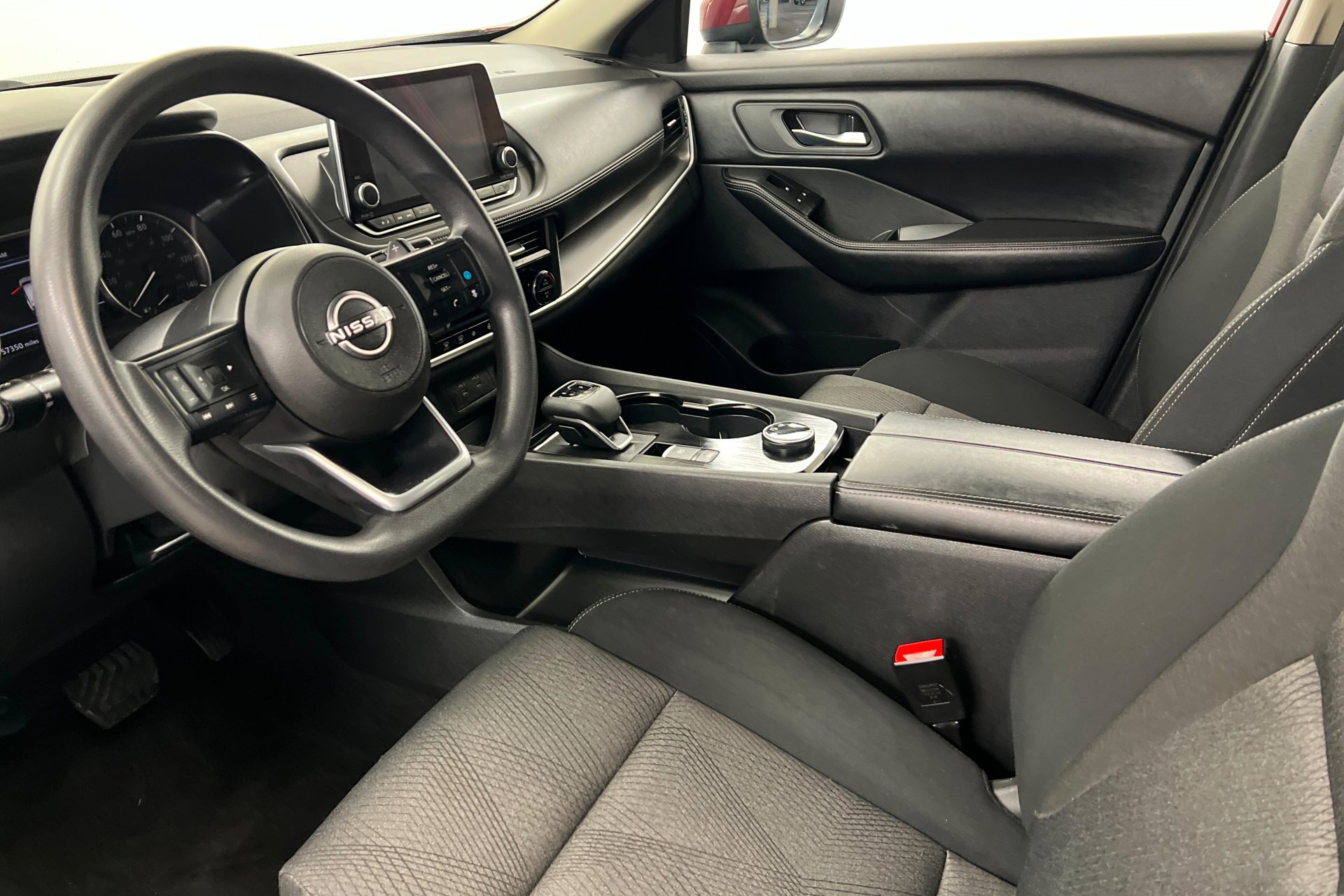 2024 Nissan Rogue SV - Photo 16