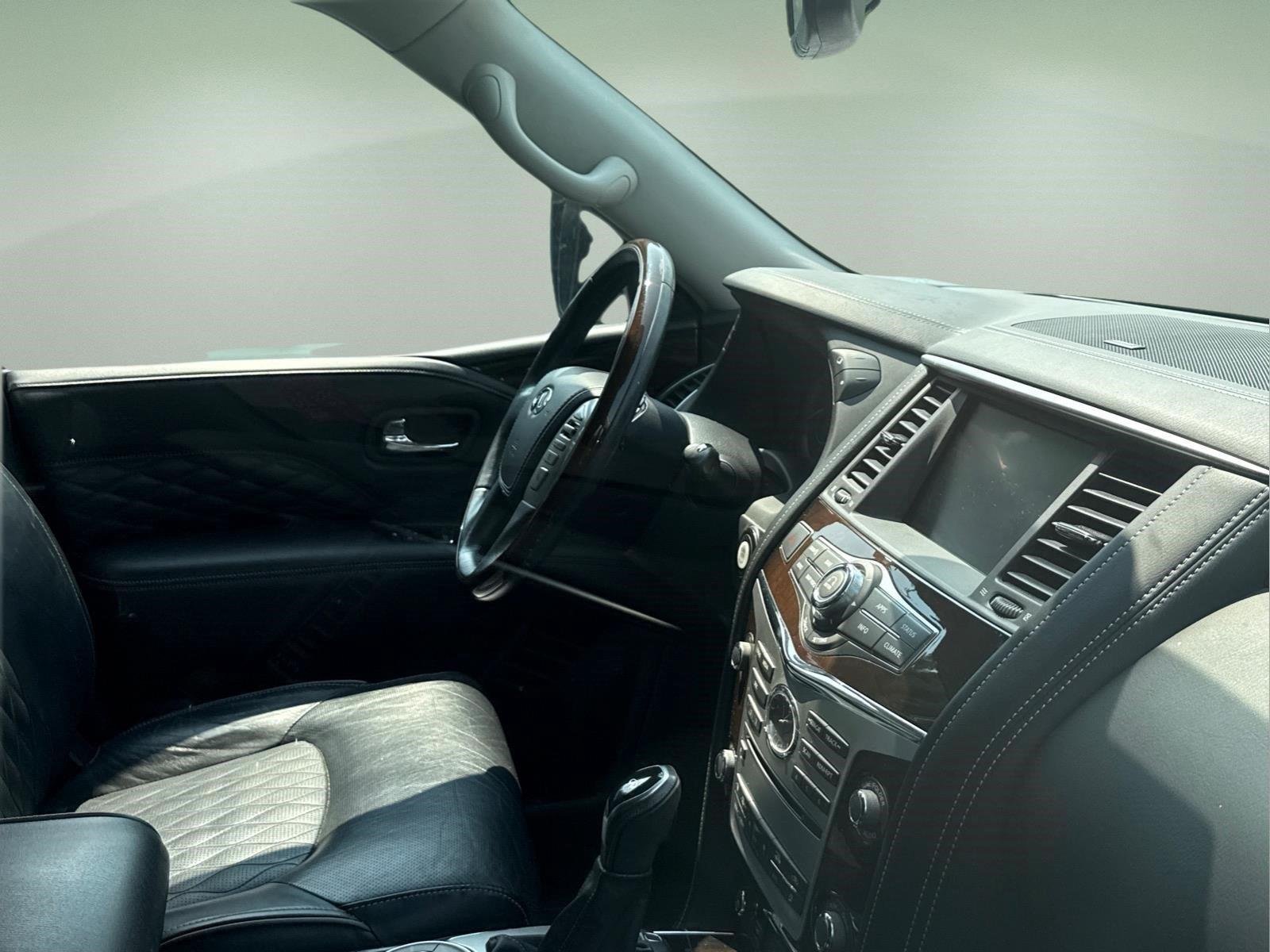 Used 2019  INFINITI  image 18