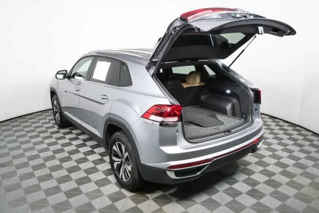 Certified Used 2025 Silver Mist Metallic Volkswagen 2.0T SE image 27