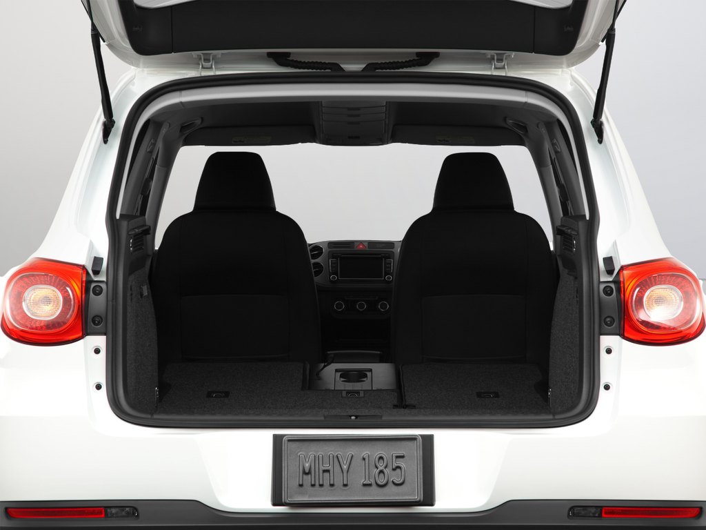 Used 2011 White Volkswagen S image 28