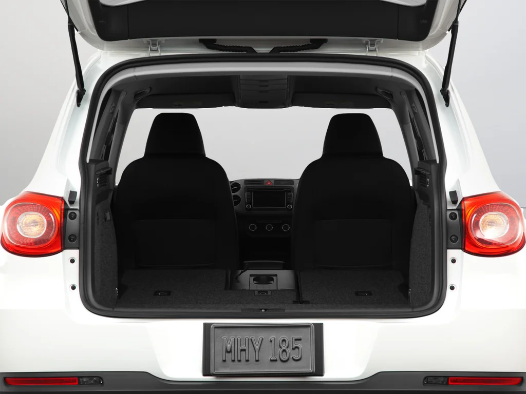 Used 2011 White Volkswagen S image 28