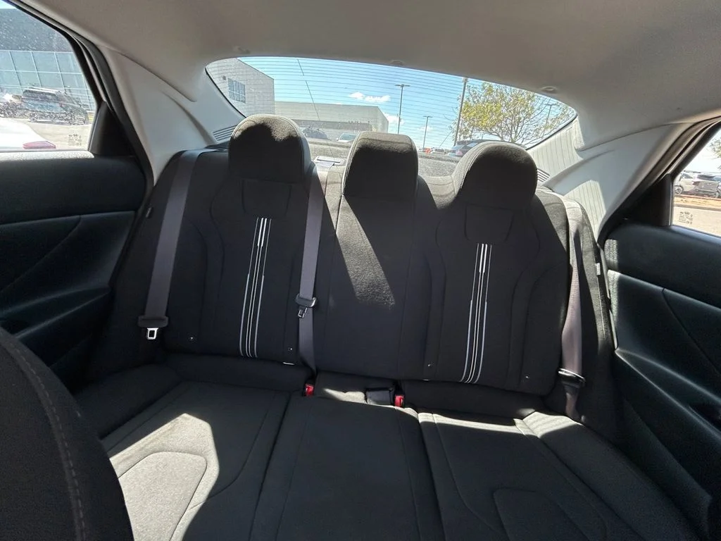 Used 2024 White Hyundai SEL image 19