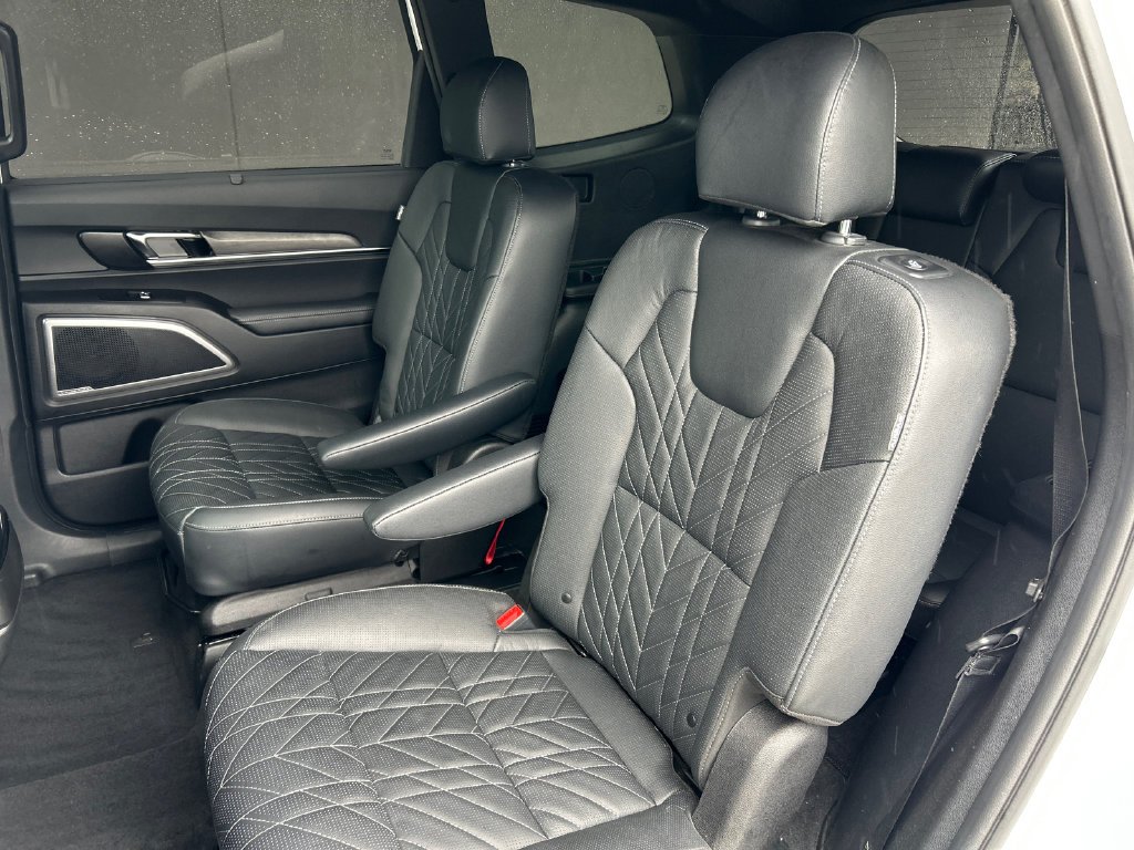 Used 2023 White Kia EX X-Line image 23