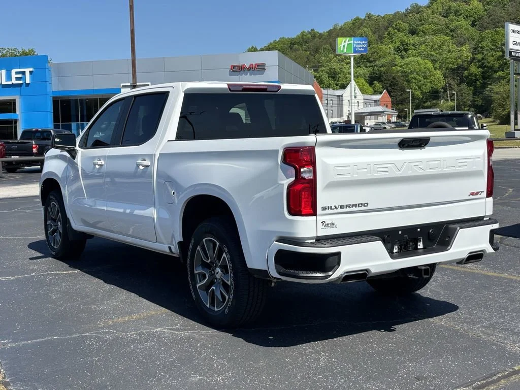 Used 2024 Summit White Chevrolet RST image 7