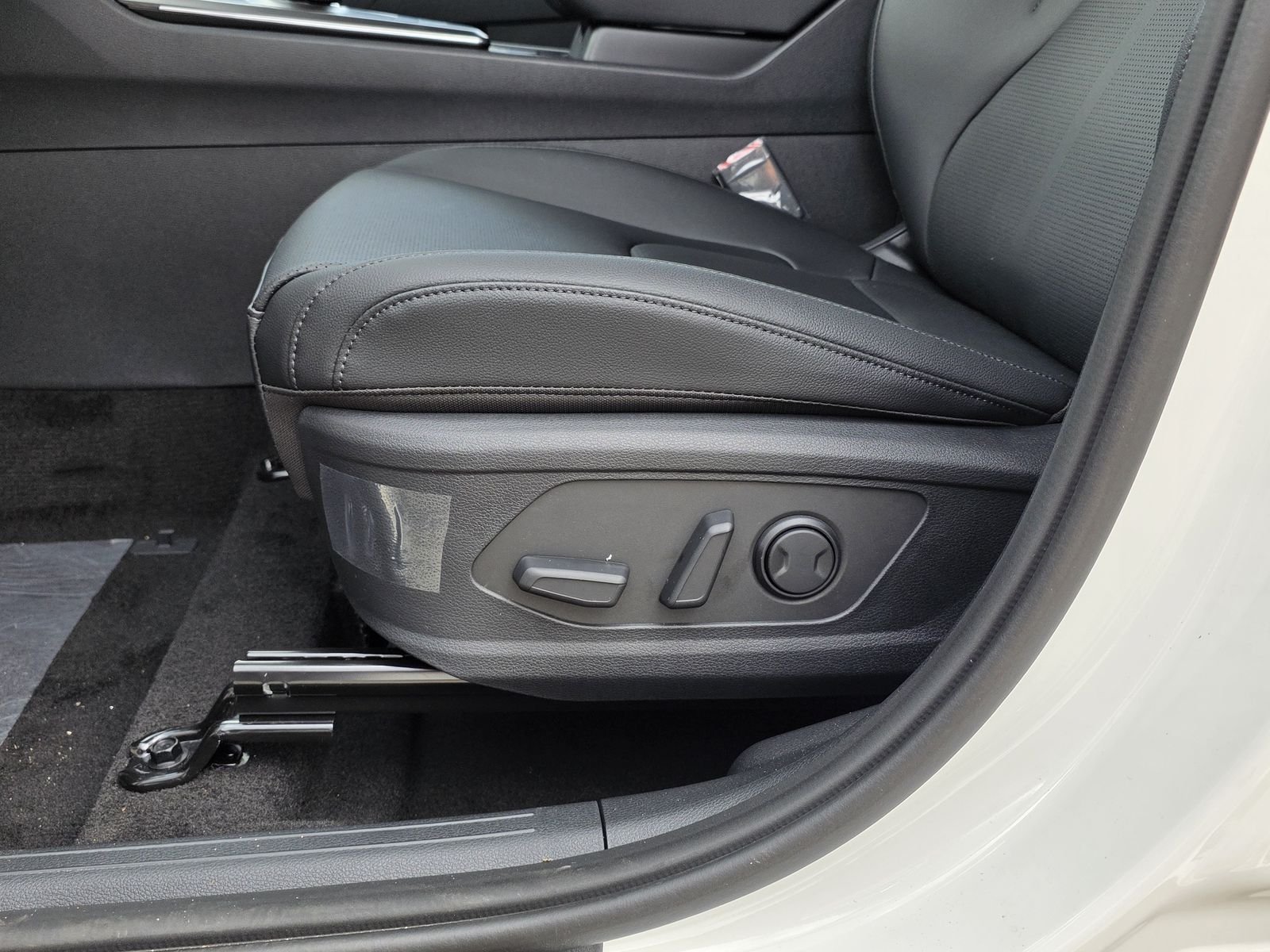 New 2026 White Kia EX image 10