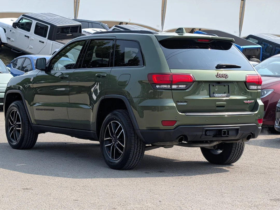 Used 2019 Green Jeep Trailhawk - - 4x4 - 5.7L HEMI V8 - Blind Spot Monitor - Backup Camera & More! image 6