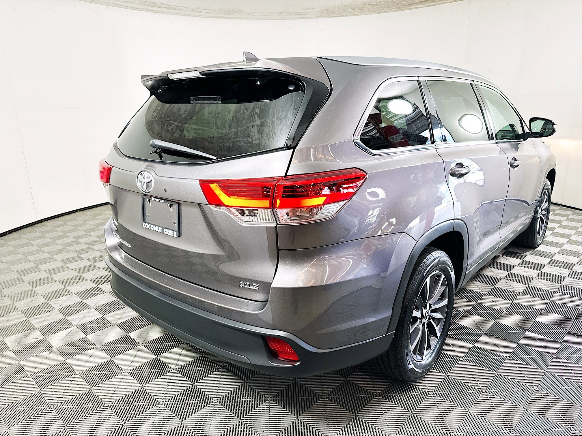 2019 Toyota Highlander thumbnail 5