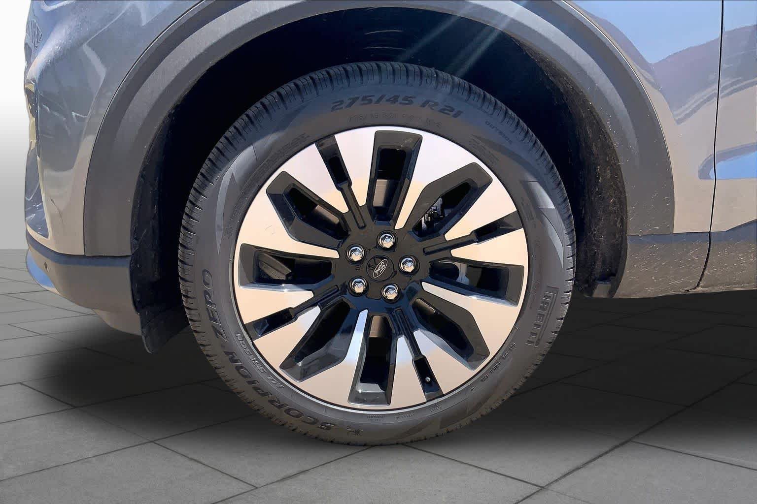 New 2026 Carbonized Gray Metallic Ford Platinum™ image 11