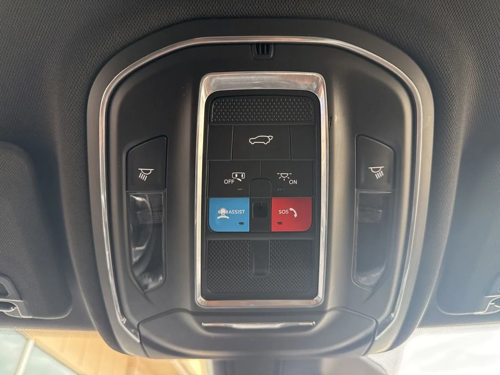 Used 2024 Red Jeep Altitude image 15