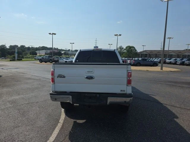 Used 2010 White Ford Lariat image 4