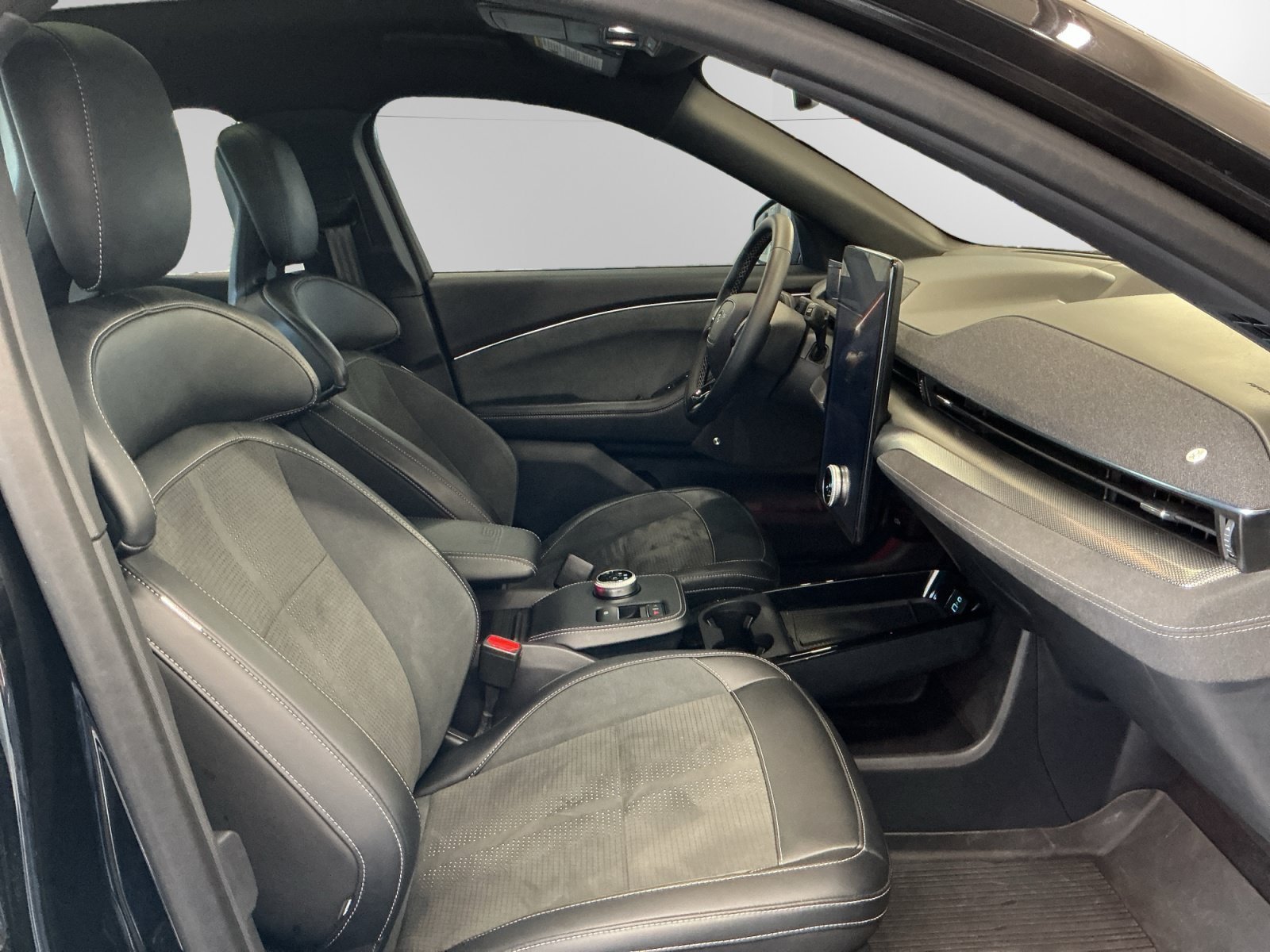 Used 2023 Black Ford GT image 15