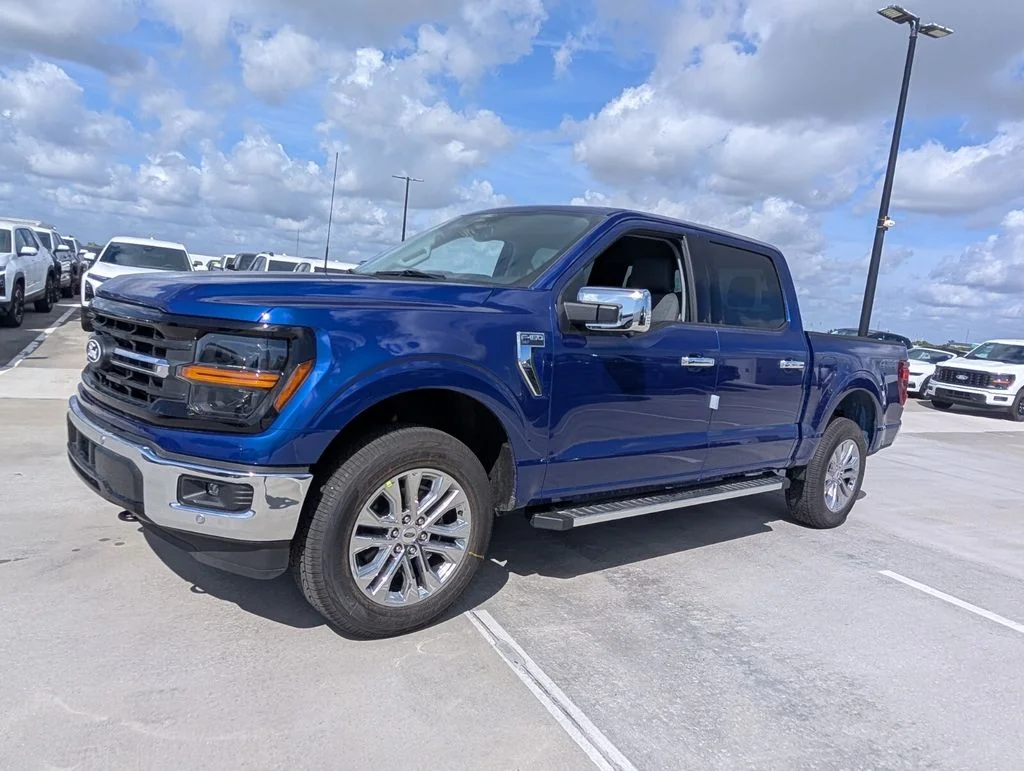 New 2026 Blue Ford XLT image 3