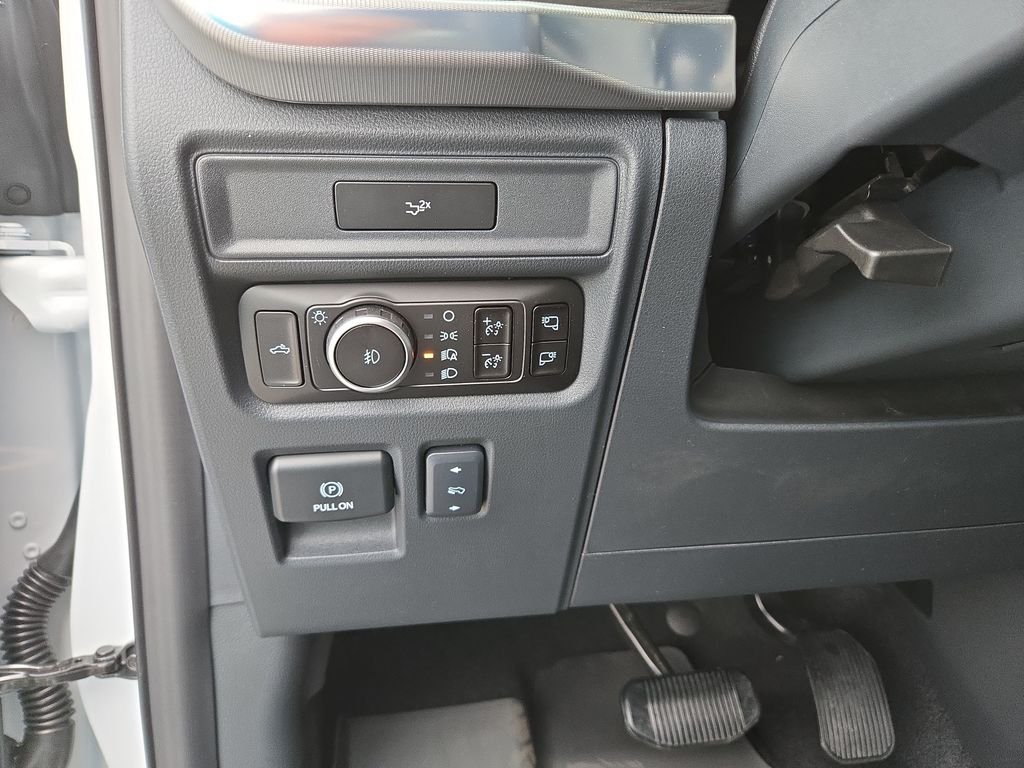 New 2026 Oxford White Ford Lariat® image 16