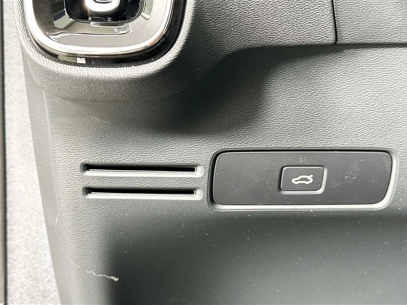 2025 Volvo XC40 Core - Photo 10