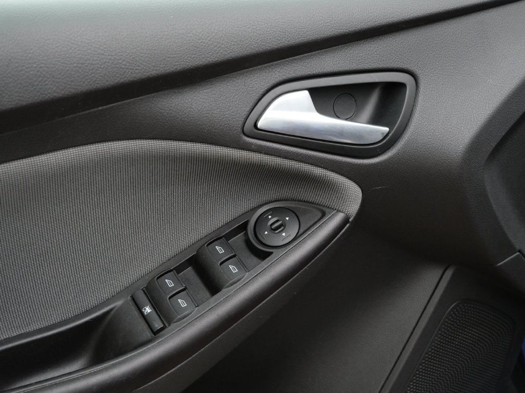Used 2012 Blue Ford SE image 22
