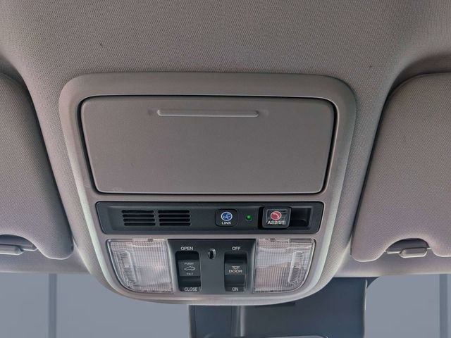 Used 2019 Modern Steel Metallic Honda Touring image 27