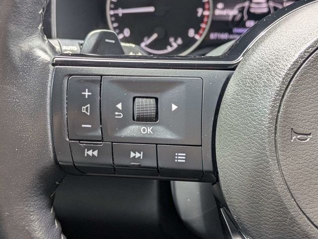 Used 2022 Silver Nissan SL image 28