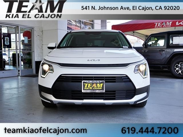 Used 2024 White Kia LX image 4