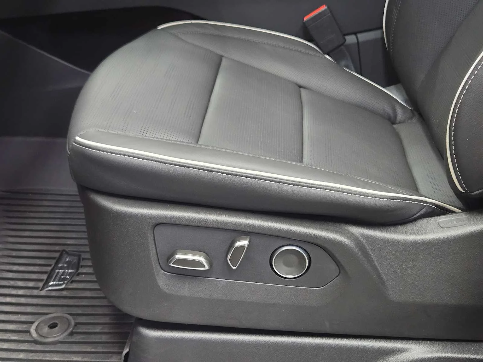 2026 Cadillac Escalade Sport - Photo 16
