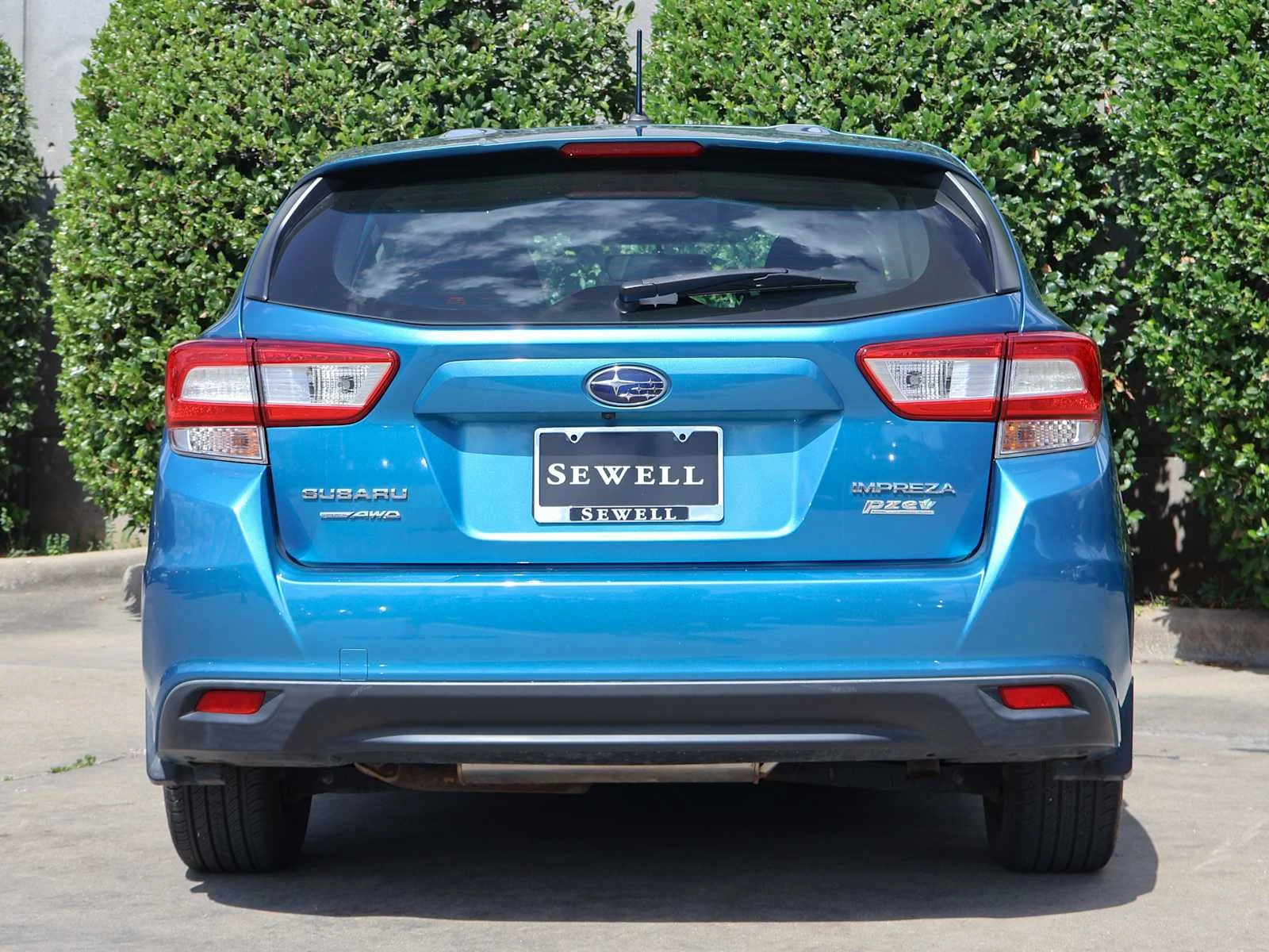 Used 2017 Island Blue Pearl Subaru  image 9