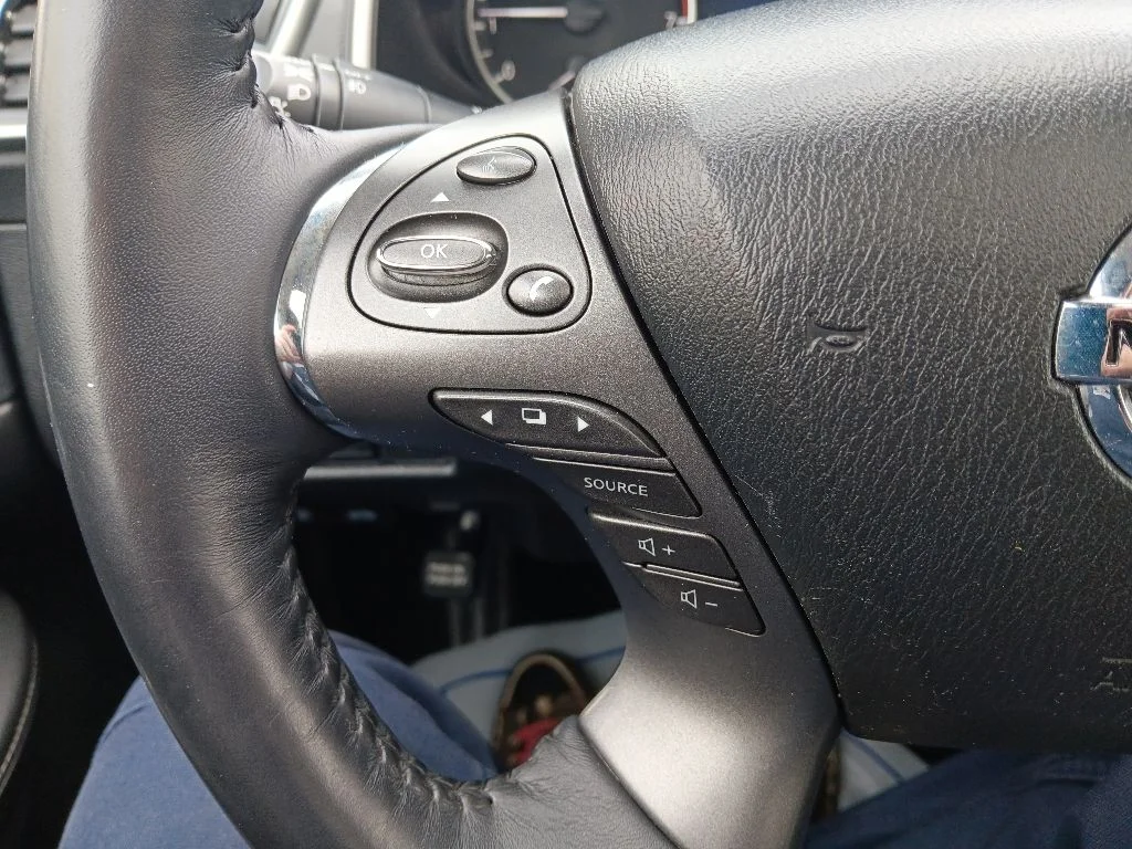 Used 2020 Pearl White Tricoat Nissan Platinum image 20