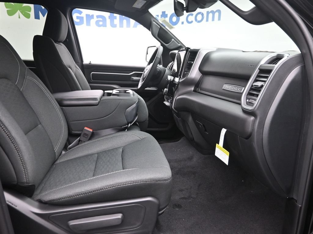 New 2026 Diamond Black Crystal Pearl-Coat Exterior Paint RAM Big Horn/Lone Star image 9