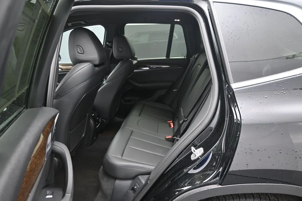 Used 2021 Black BMW xDrive30i image 15