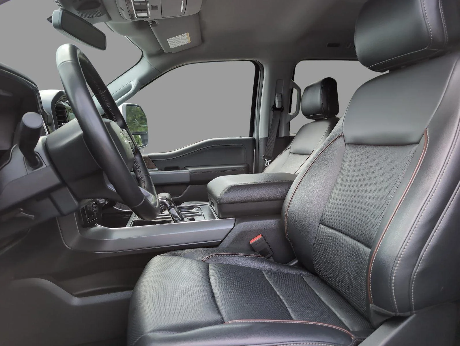 Used 2023 Iconic Silver Ford LARIAT image 17
