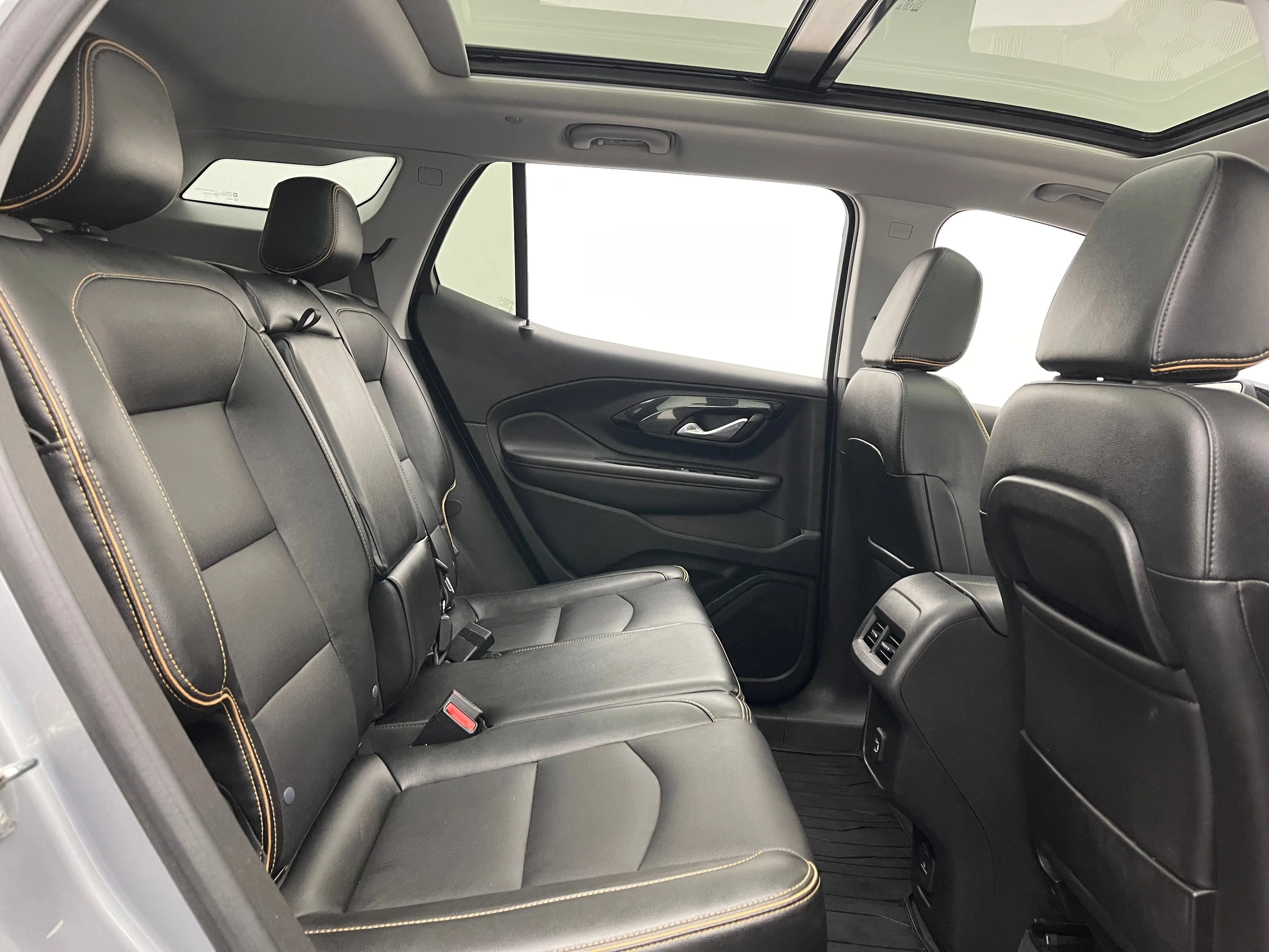 Used 2024 Sterling Metallic GMC AT4 image 36