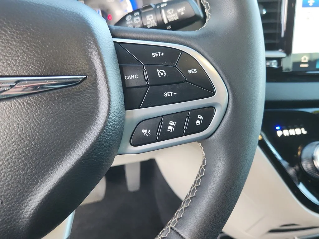 Used 2024 Silver Chrysler Touring L image 21