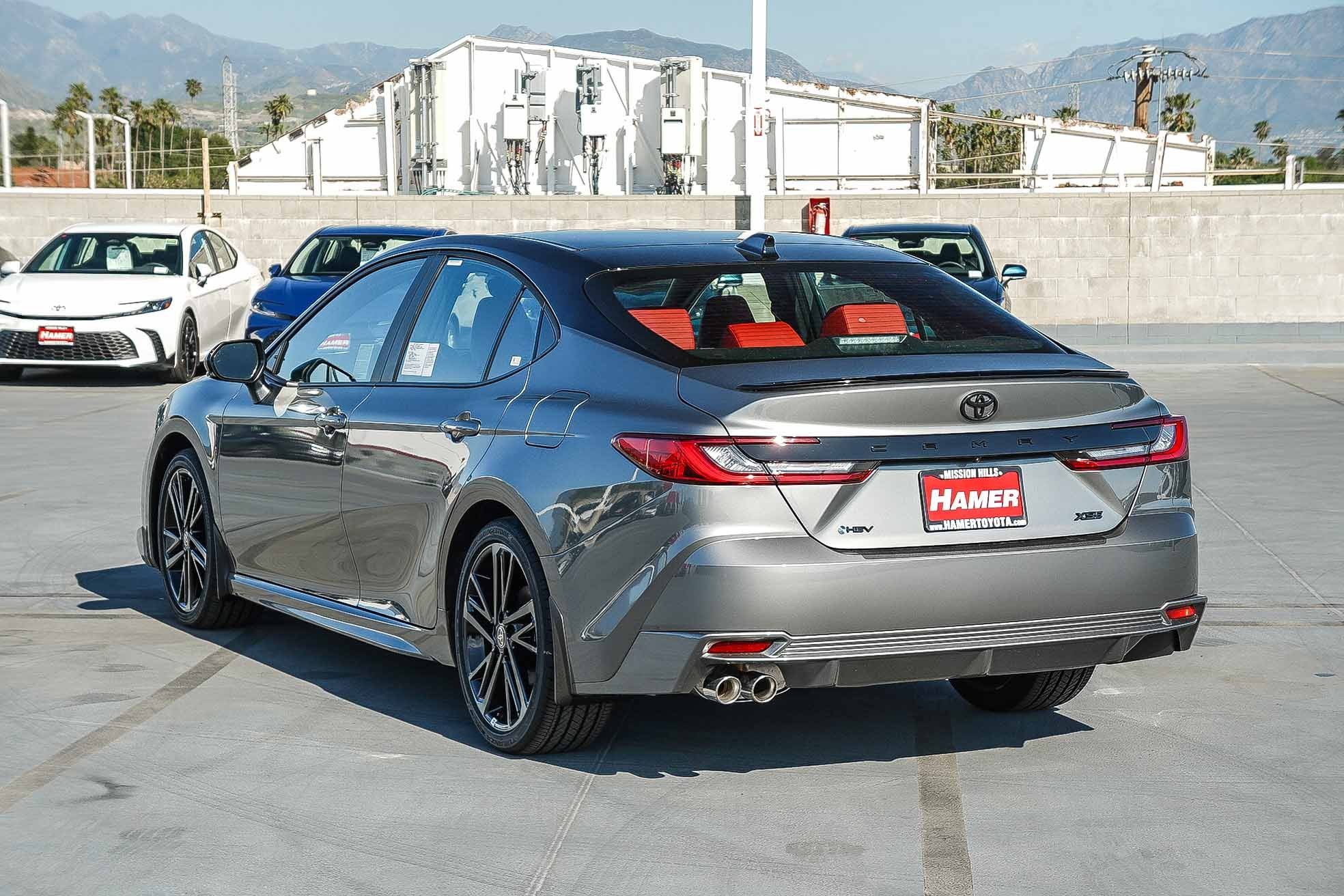 New 2026 Heavy Metal with Midnight Black Metallic roof <sup>1</sup> Toyota  XSE image 4