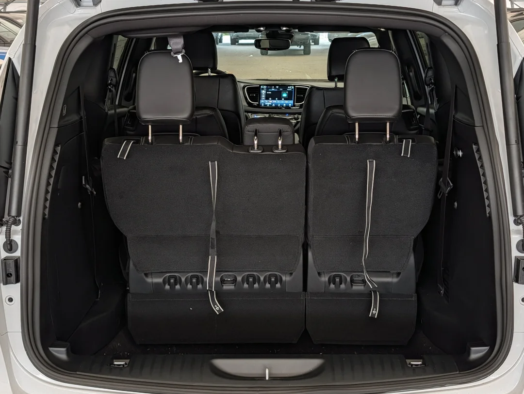 New 2027 White Chrysler Select - - AWD - 3.6L Pentastar V6 - Safety Sphere Pkg - Power Sunroof & More! image 29