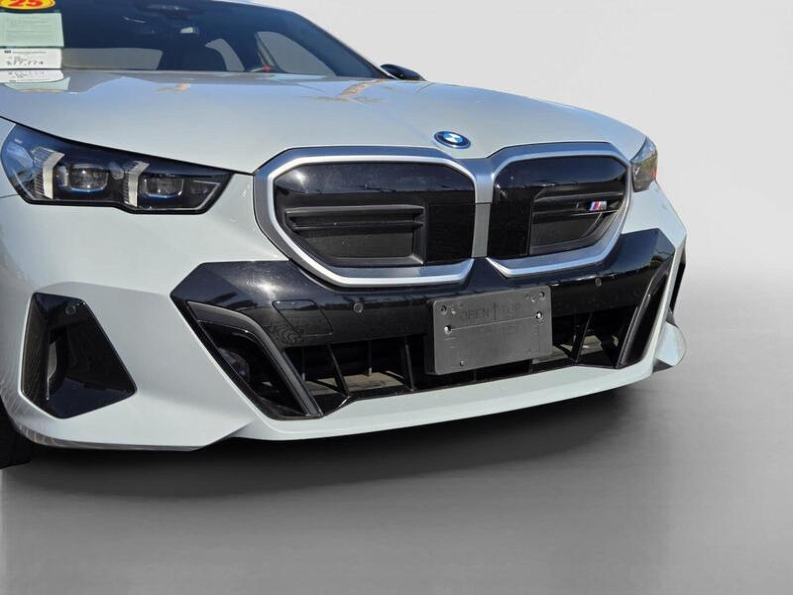 2025 BMW i5 M60 - Photo 9