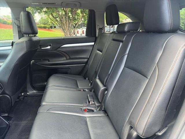 Certified Used 2019 CELESTIAL SILVER METALLIC Toyota  image 11