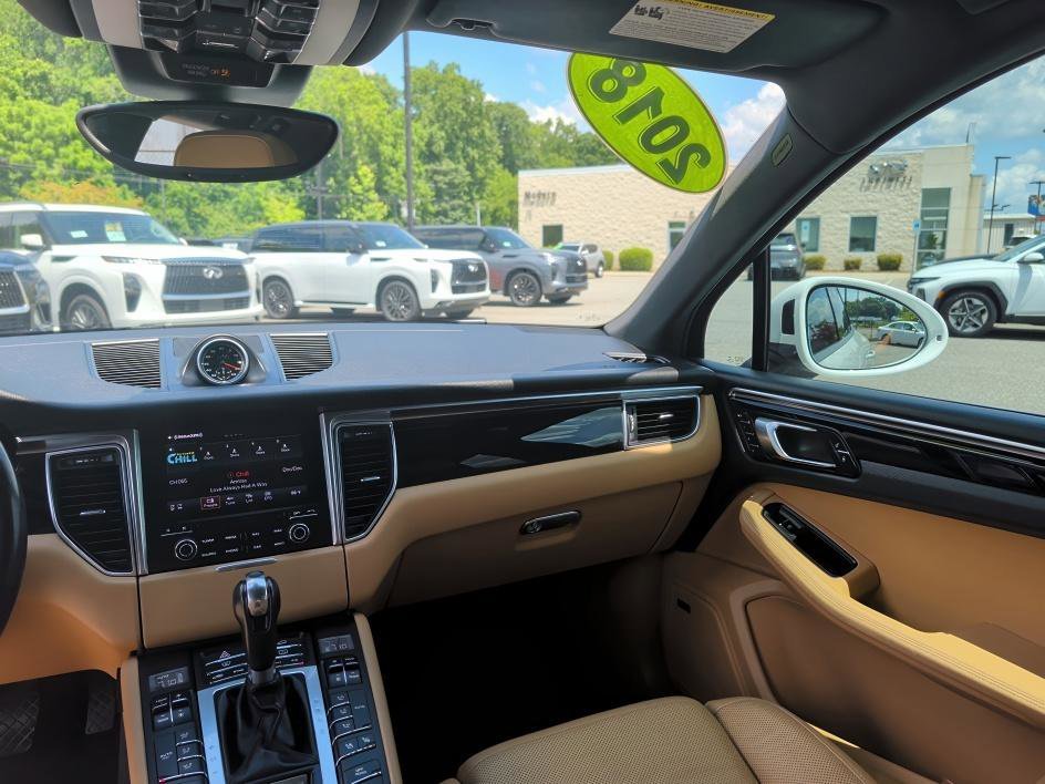 Used 2018 White Porsche Base image 10
