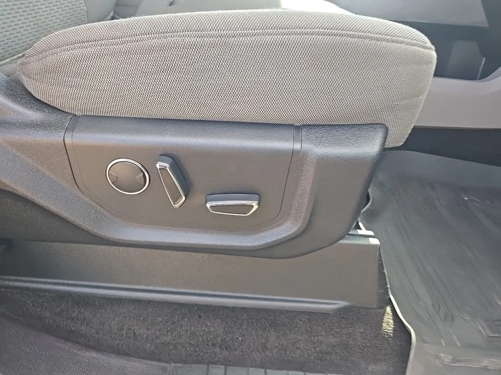 Used 2017 Black Ford XLT image 23