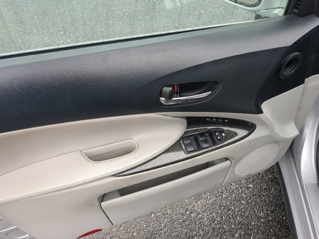 Used 2008 Silver Lexus 350 image 13